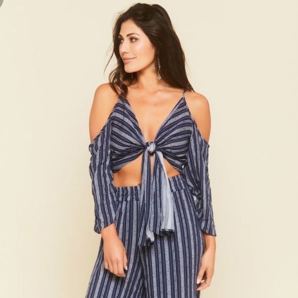 12TH TRIBE TIDAL WAVE COLD SHOULDER TOP‎
